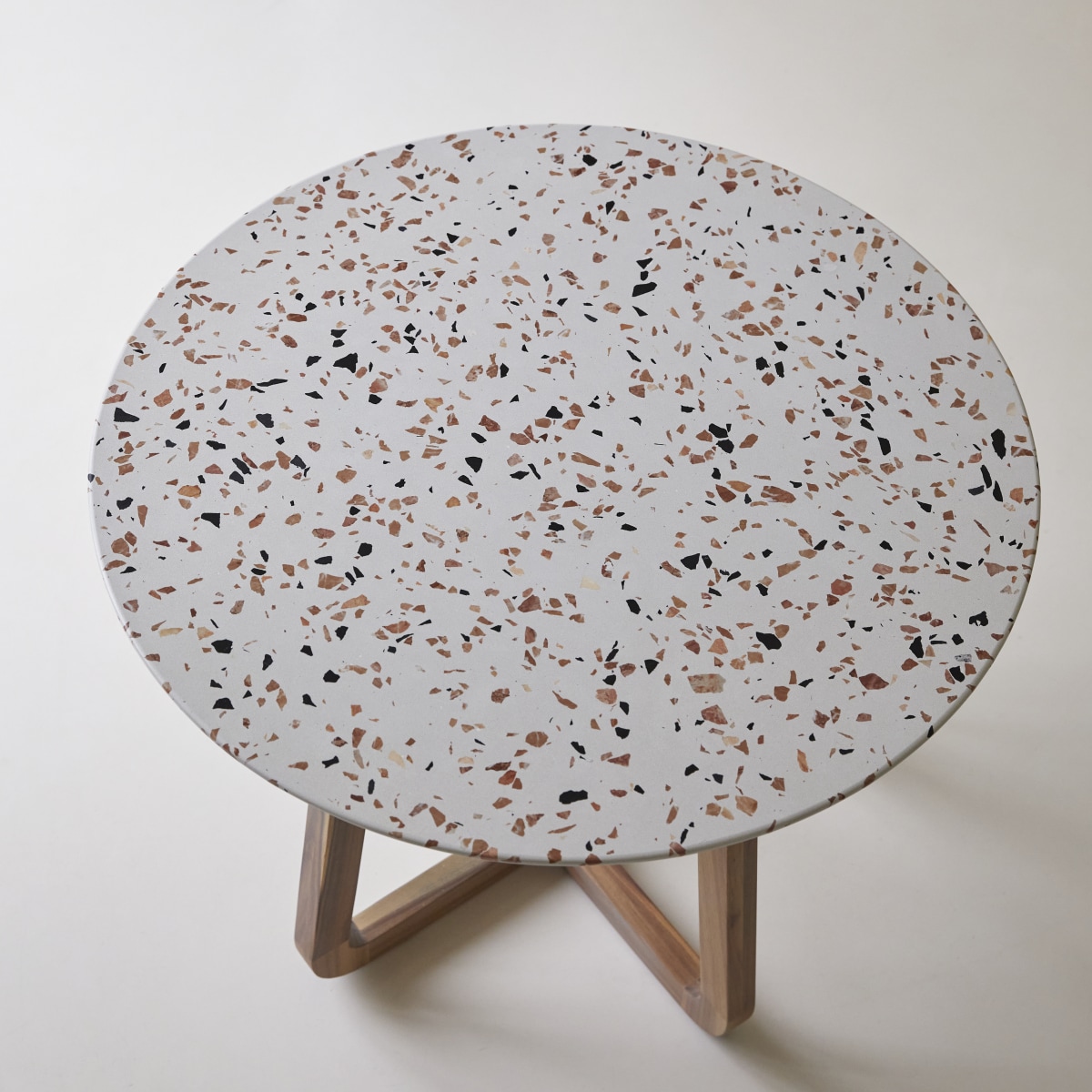 Table à manger en Terrazzo premium, ELIO marron, TIKAMOON