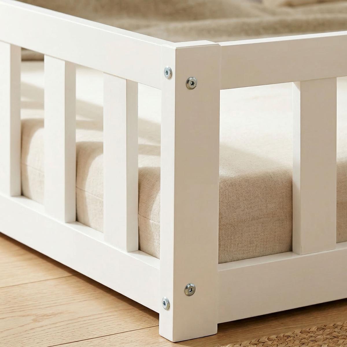 Lit enfant Montessori 90x200 cm blanc, bois massif, sommier, barrière, entrée réversible couleur unique, HOMESTYLE4U