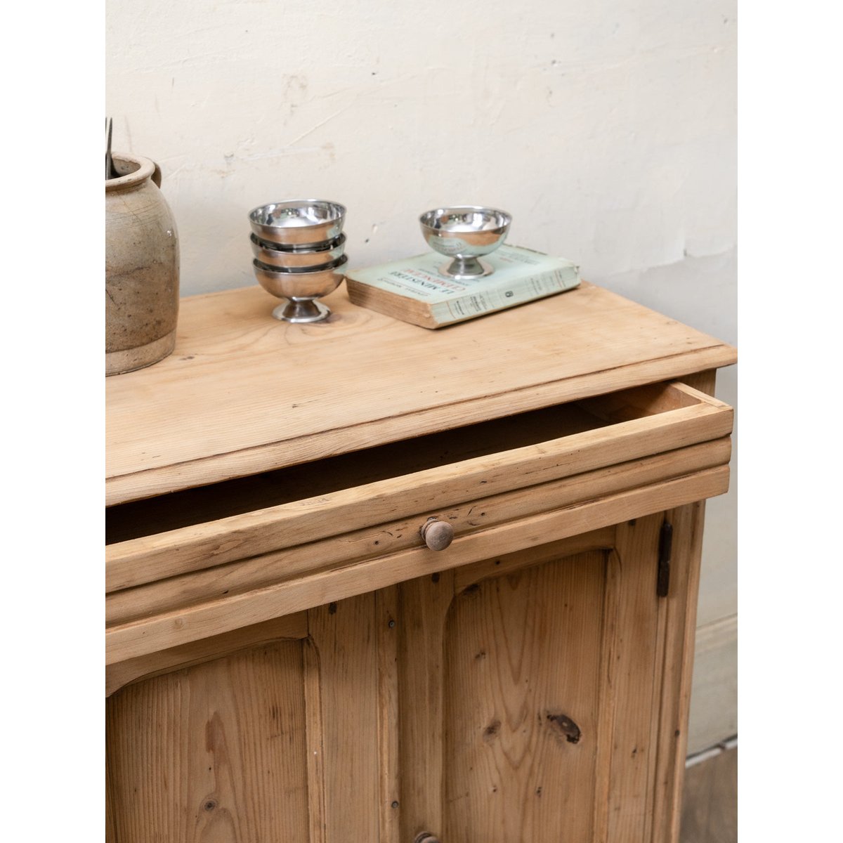 Buffet en bois Gilbert N°1929 - Bon état bois clair, DEBONGOUT