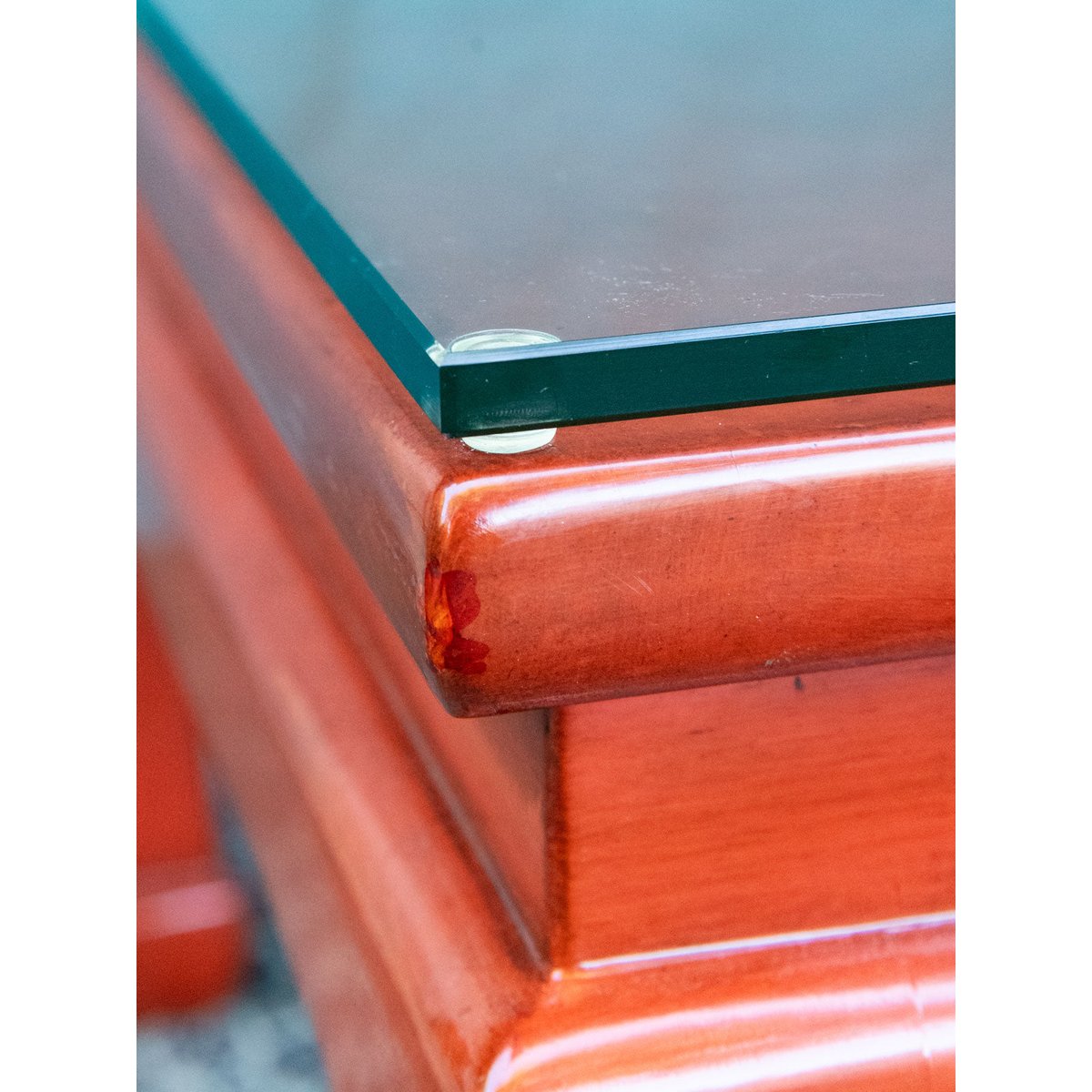 Table basse en bois laqué rouge Donna N°1609 - Bon état rouge, DEBONGOUT