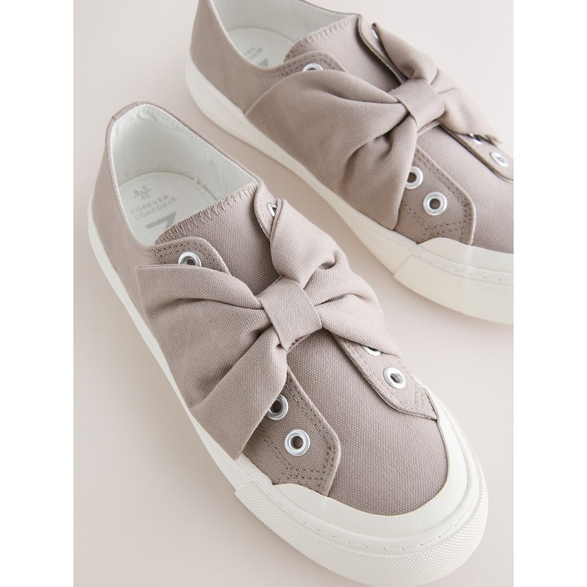 Baskets en toile avec nœud forever comfort® taupe, NEXT