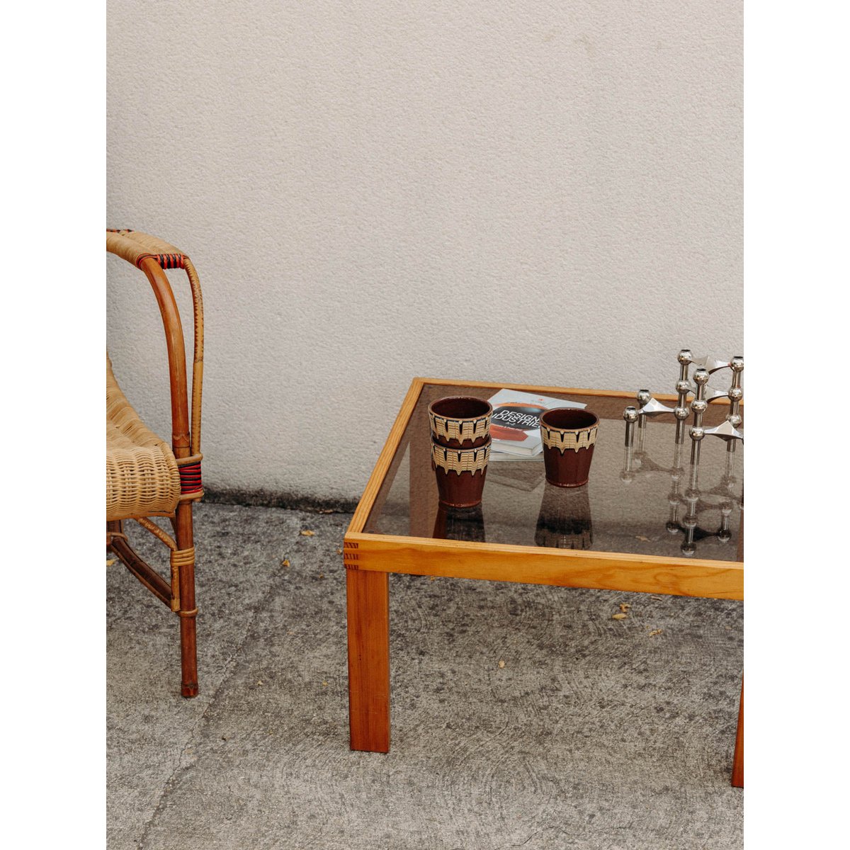Table basse en pin massif et verre fumé Léonie N°1009 - Bon état bois clair, DEBONGOUT