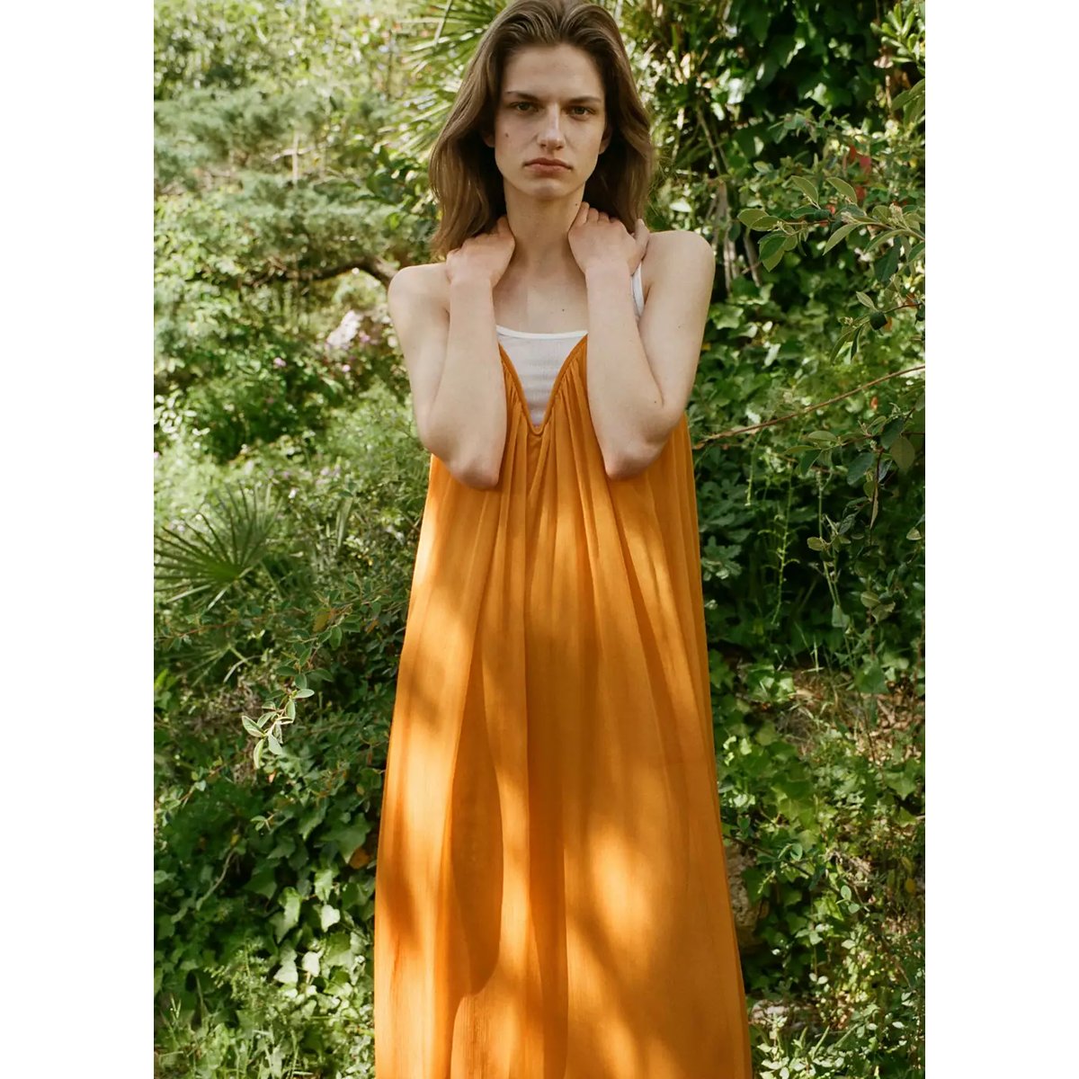 Robe en gase à décolleté en V orange, MANGO