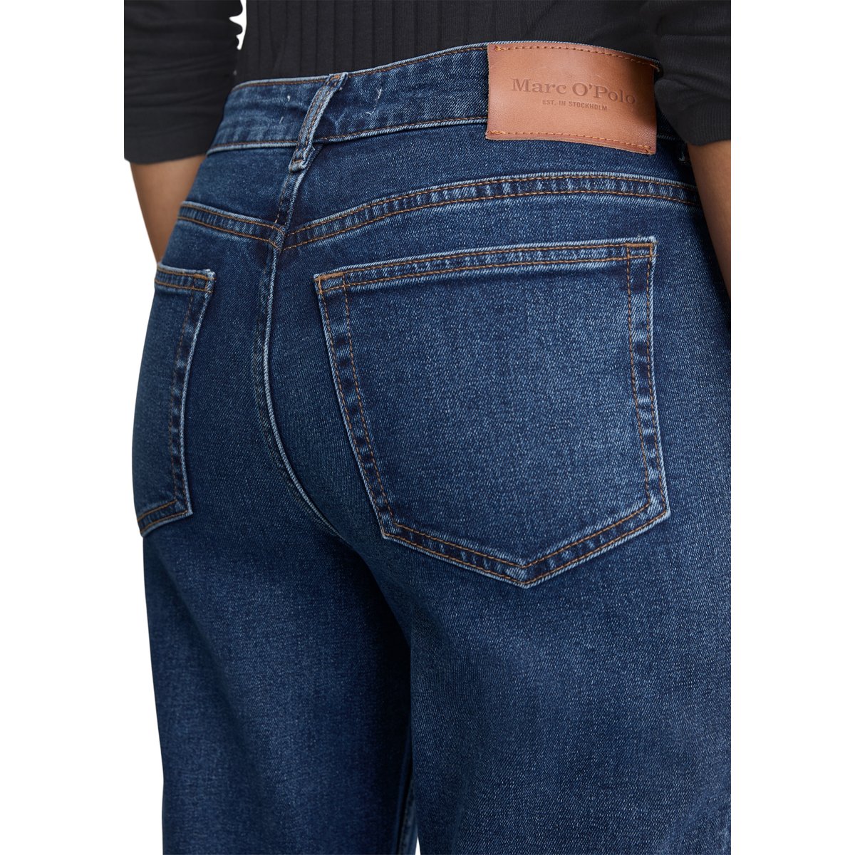 Jeans modèle Kiruna flared en coton organique mélangé stretch bleu foncé, MARC O'POLO