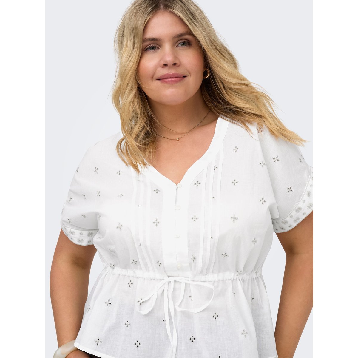 Top bright white, ONLY CARMAKOMA