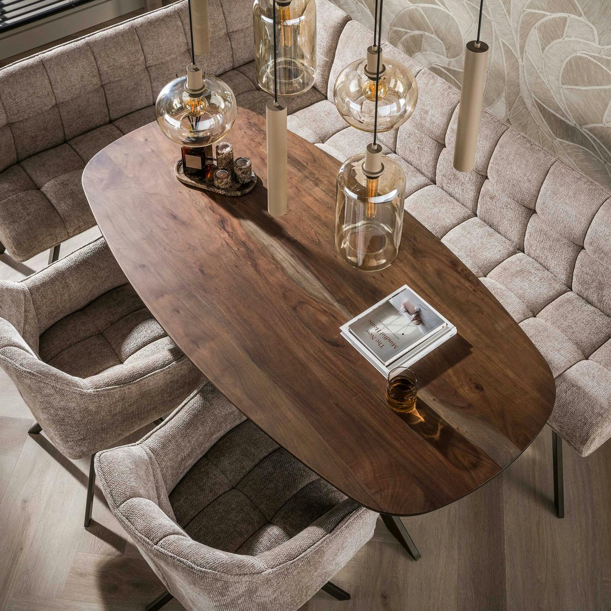Table à manger bois d'acacia foncé bords arrondis 180 cm NAKO marron, PIER IMPORT