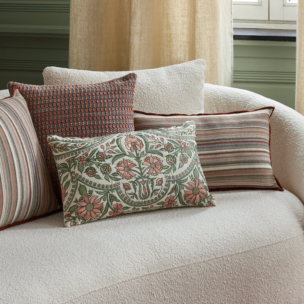 Housse De Coussin en Broderie florale MIRCEA ivoire et pastels, MADURA