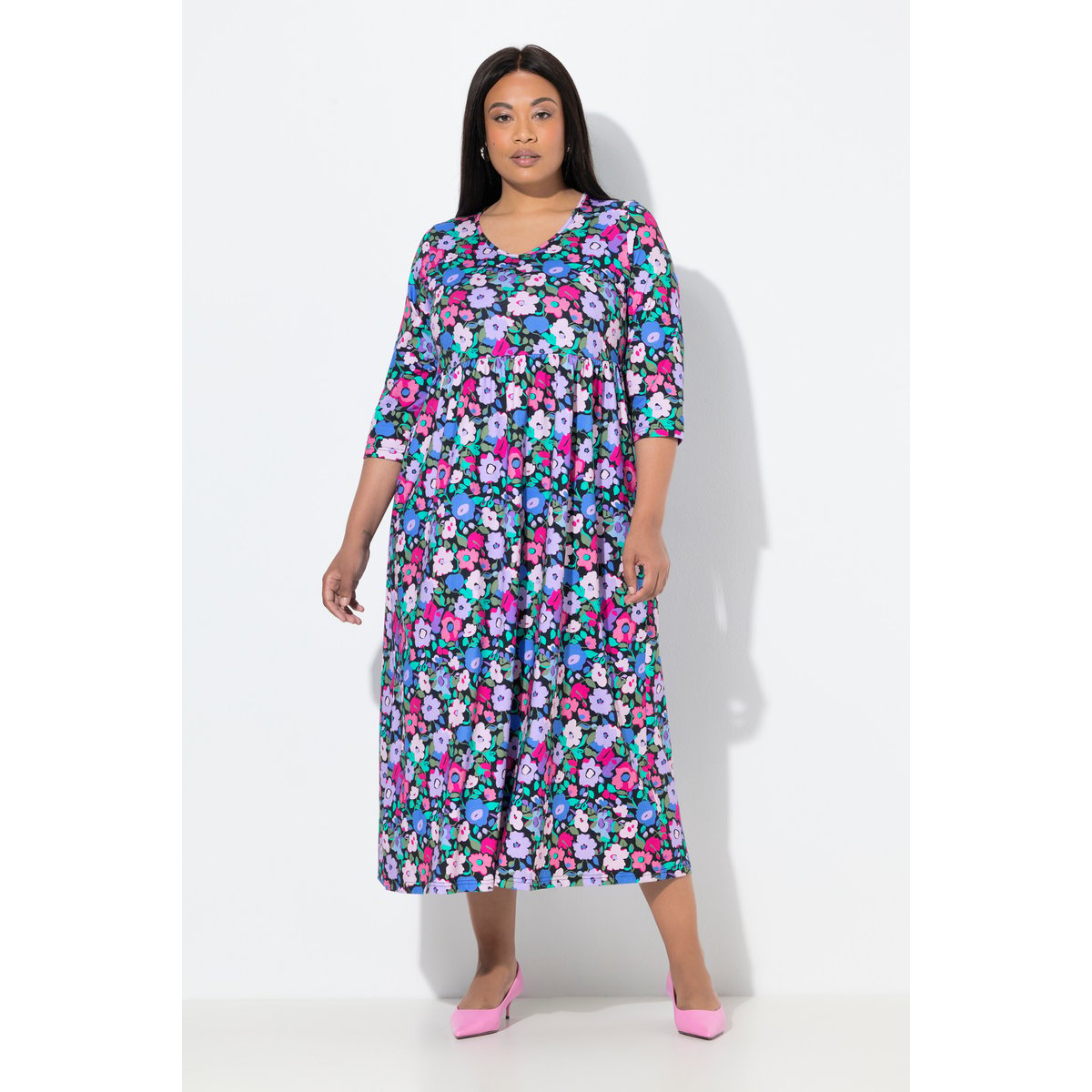 Robe maxi en jersey, motif floral noir, ULLA POPKEN