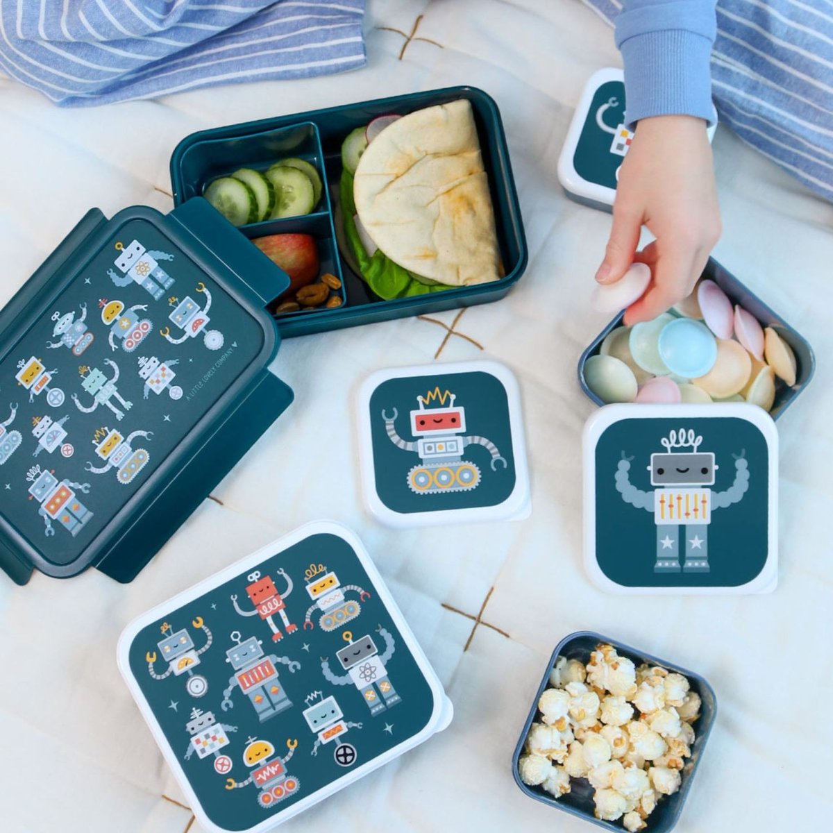Lot de 4 boîtes à goûter bleu robots, A LITTLE LOVELY COMPANY