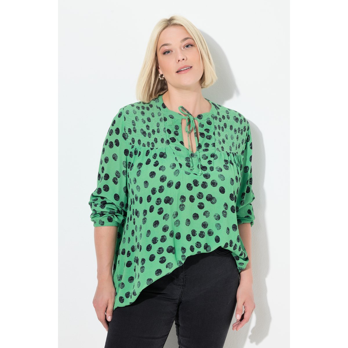 Blouse smockée avec motif à pois vert pomme, ULLA POPKEN