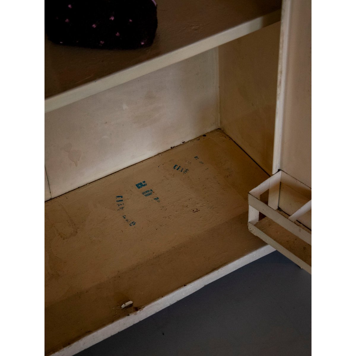 Armoire métallique à rangements Magda N°152 - Bon état beige, DEBONGOUT