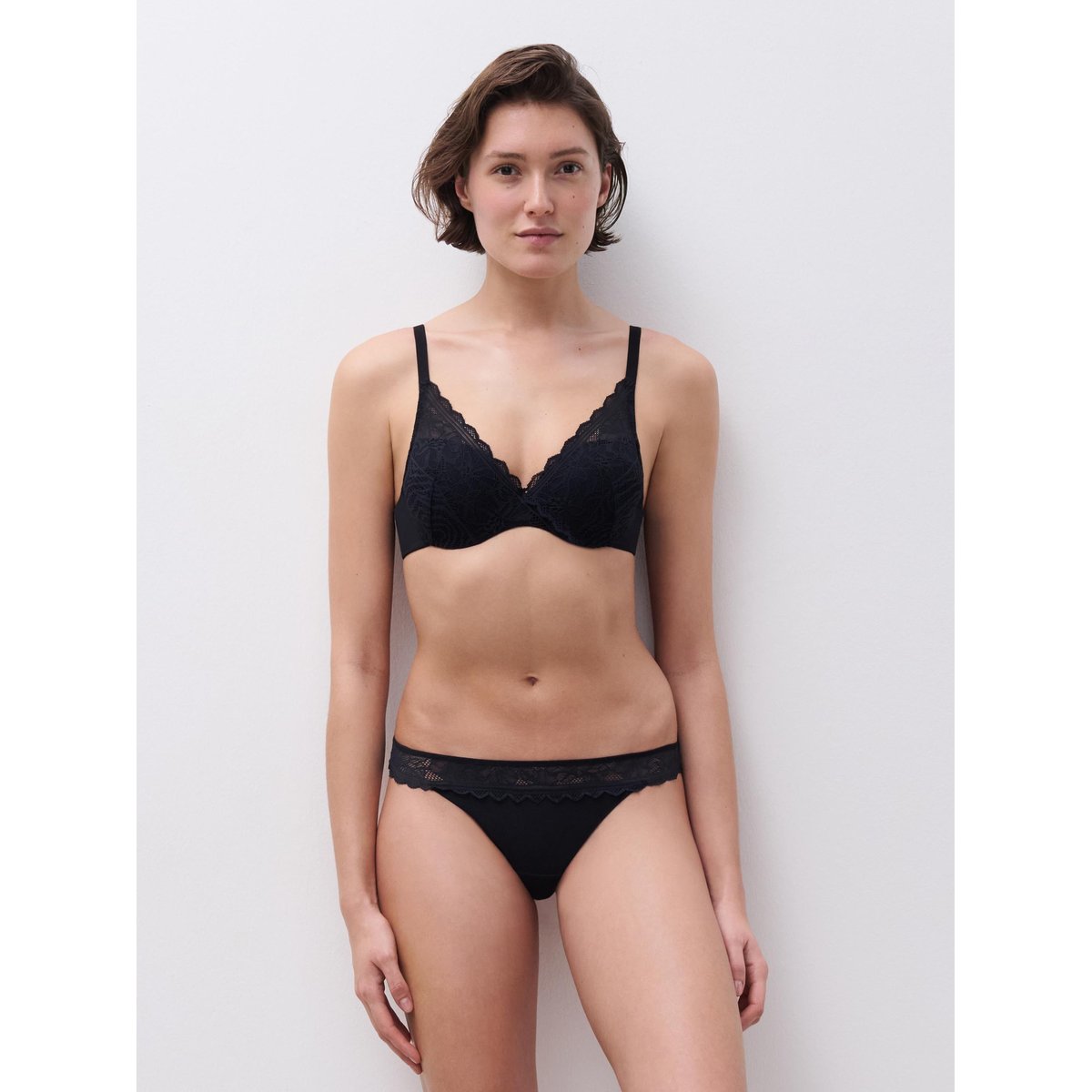 Soutien-gorge mémoire de forme emboîtant FLORAL TOUCH noir, CHANTELLE