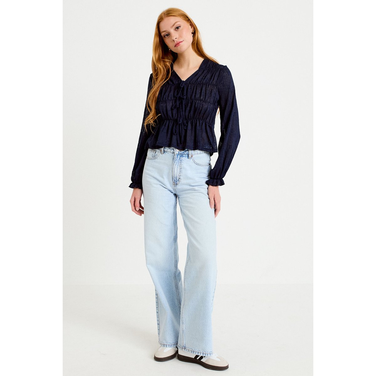 Blouse ajustée col v dentelle plissée bleu marine, CACHE CACHE