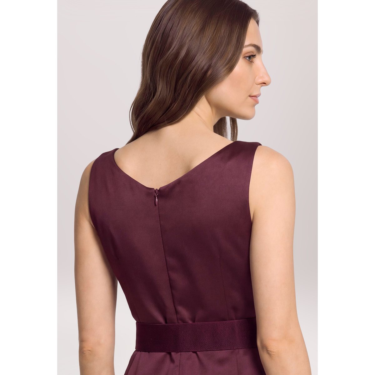 Robe de cocktail à ceinture strong aubergine, VERA MONT