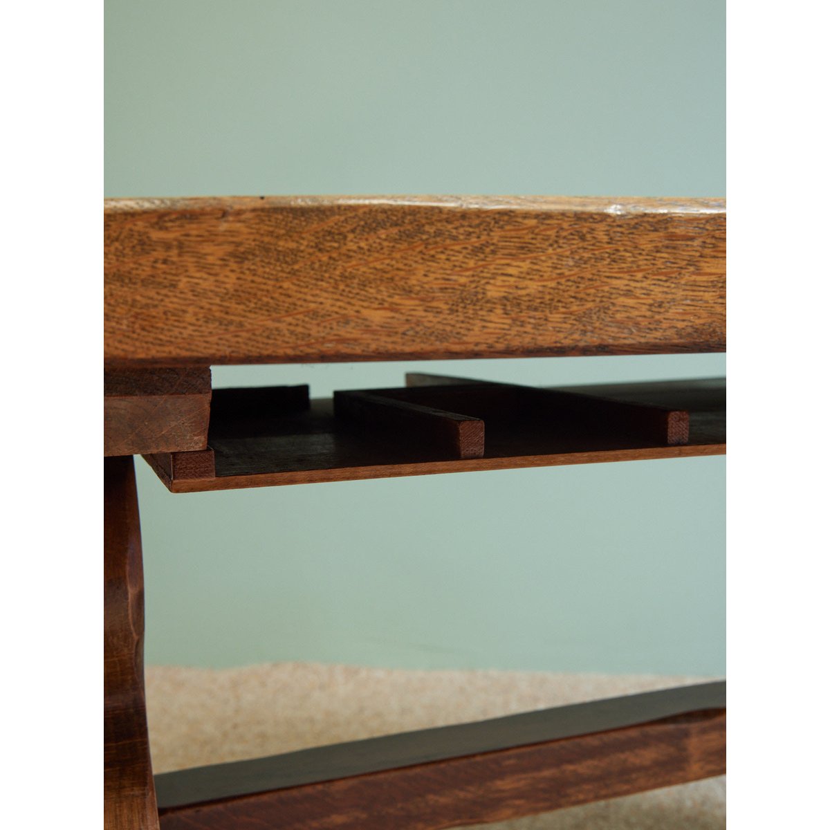 Table basse ovale en bois brut Donna N°1596 - Bon état bois foncé, DEBONGOUT