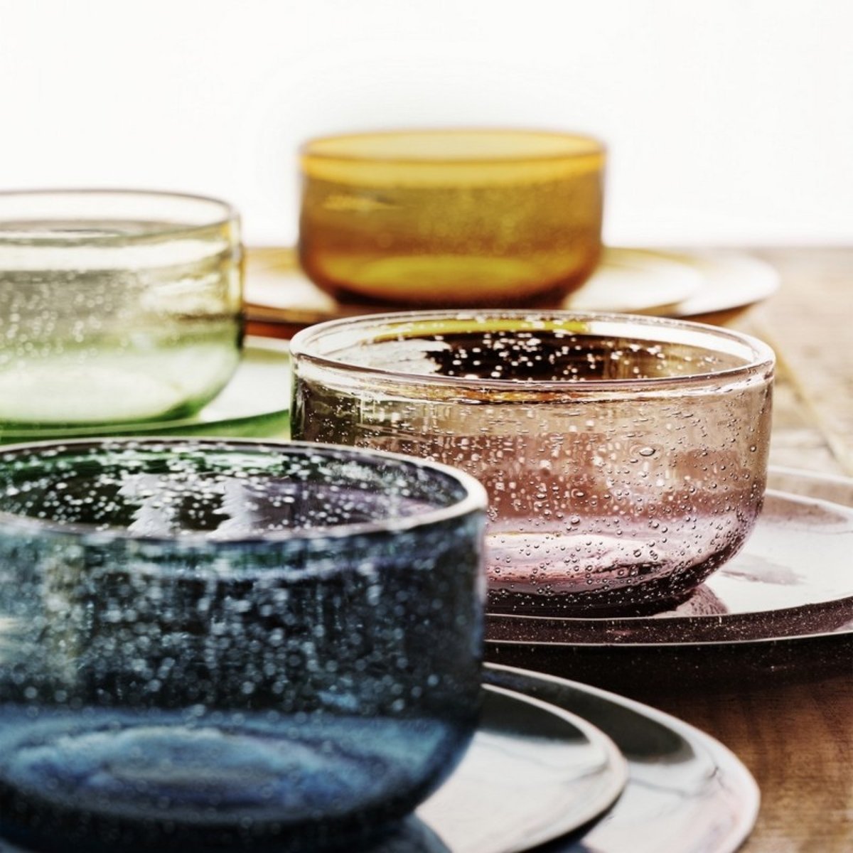 Assiette verre bullé bleu, MADAM STOLTZ