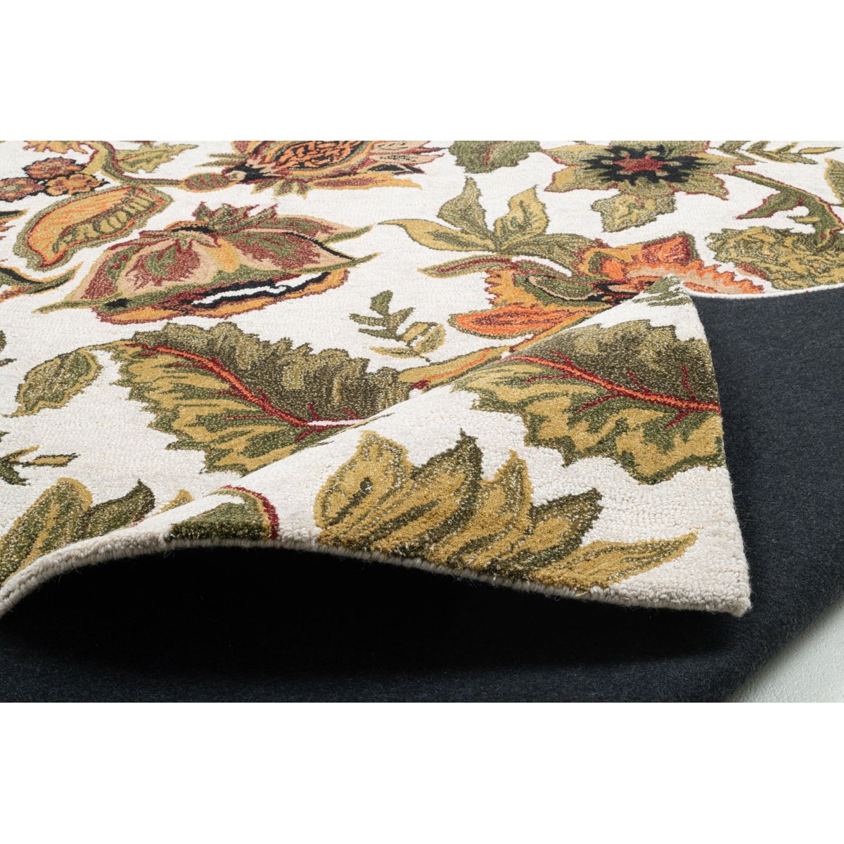 Tapis tufté main en laine vierge et viscose beige, THEKO