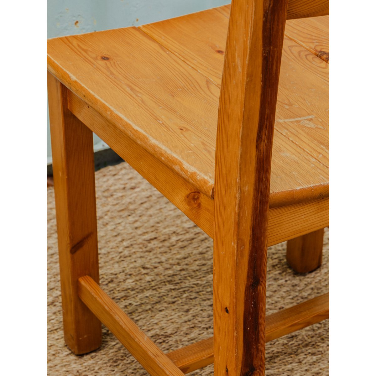 Lot de 2 chaises en bois Claude N°852 - Bon état bois clair, DEBONGOUT