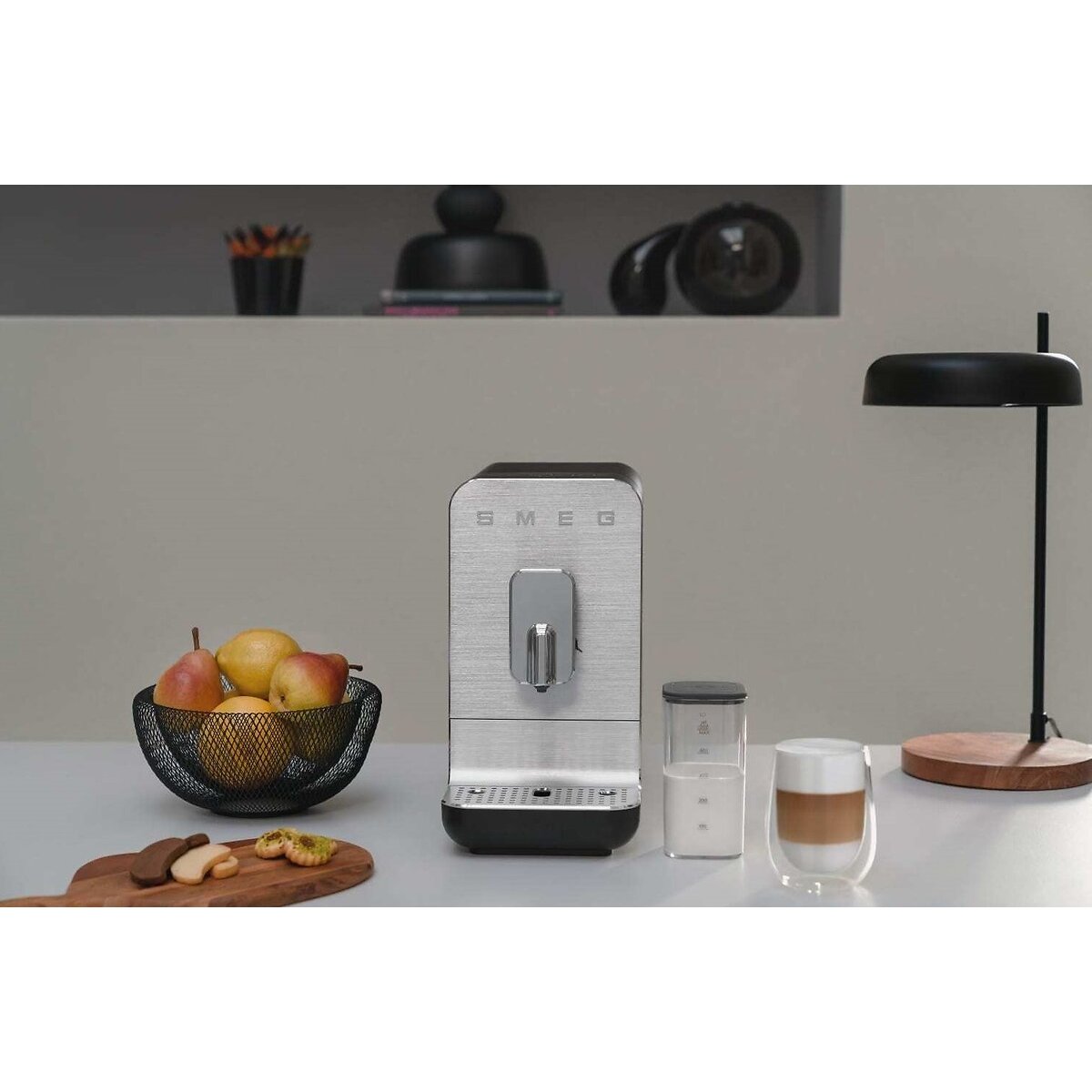 Retro Bean to Cup Coffee Machine with Intergrated Milk System - BCC13 black, SMEG