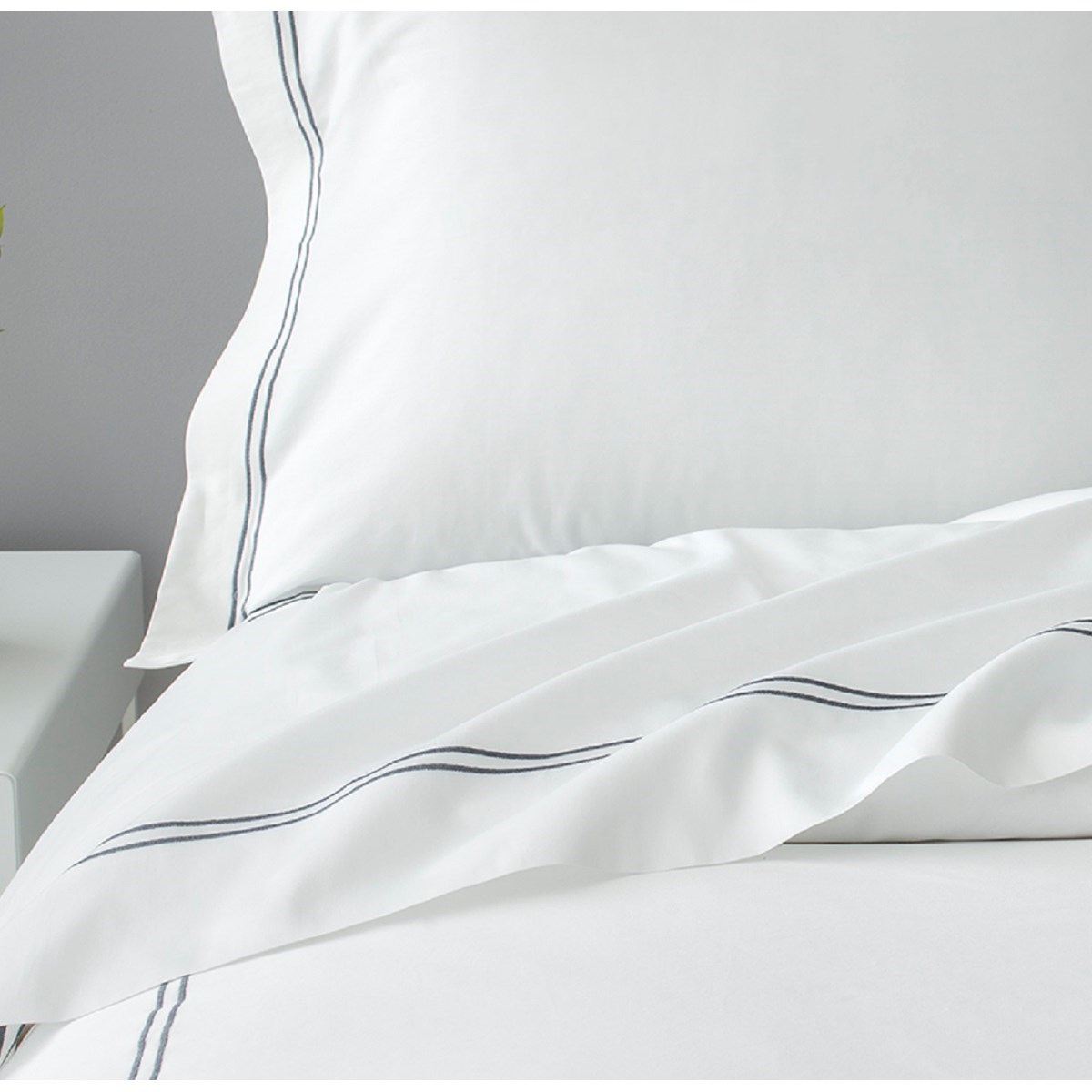 Taies d'oreiller satin de coton ELEGANCE lot de 2 gris foncé, MPC MAISON