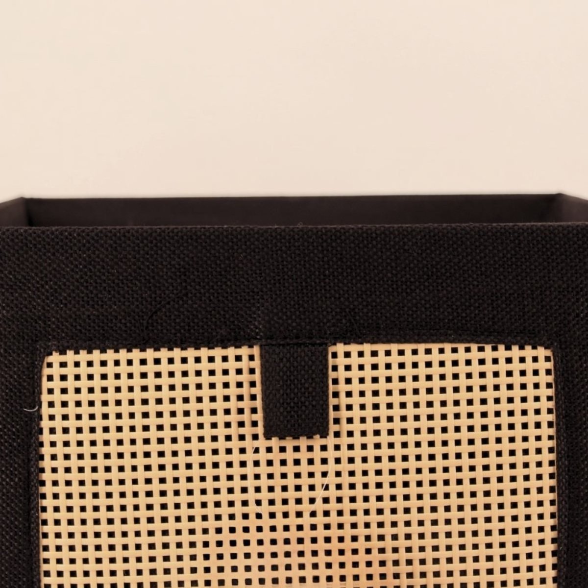 Cube de rangement en cannage 31x31x31cm noir, ORNAMI