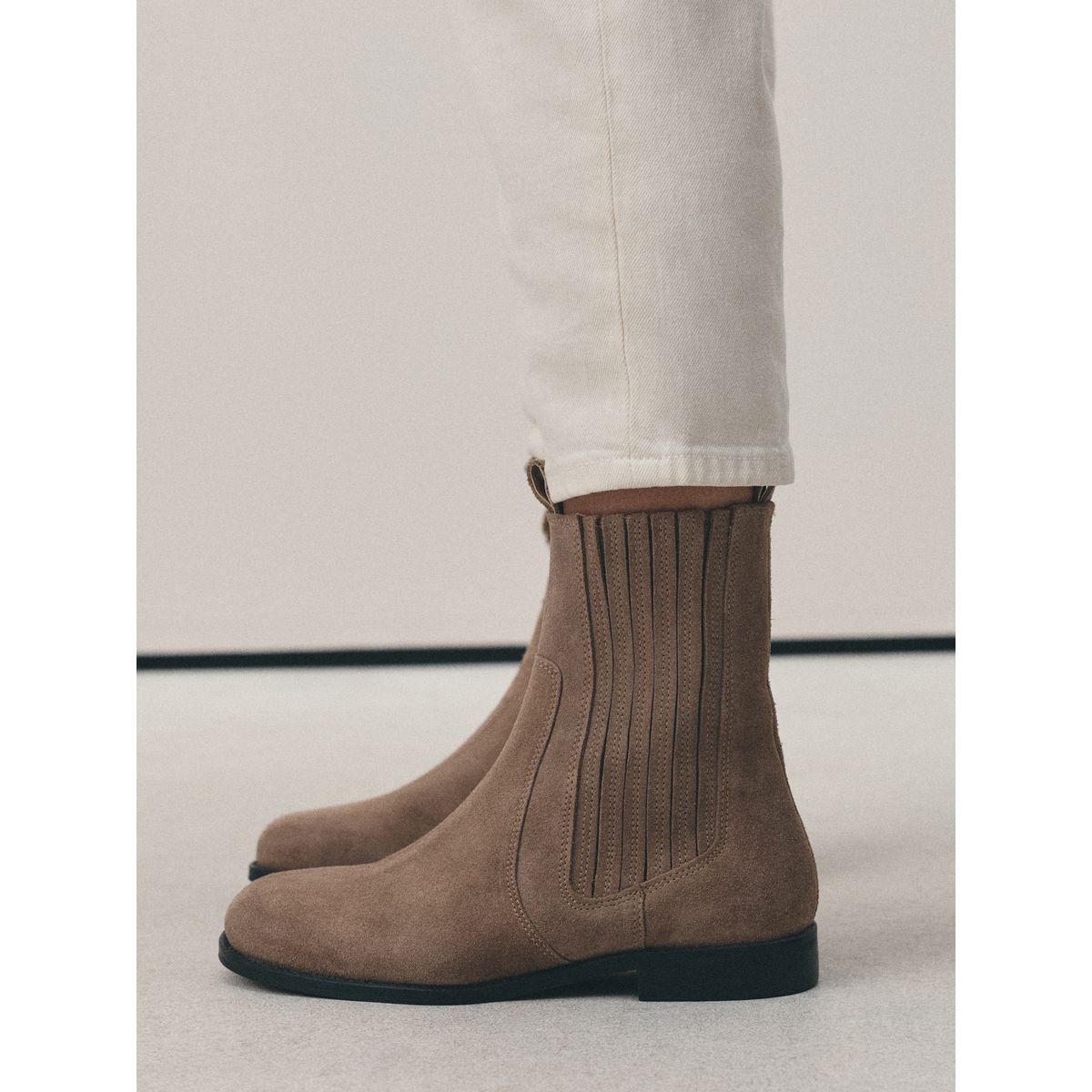 Bottines chelsea en cuir à bout rond naturel, NEXT
