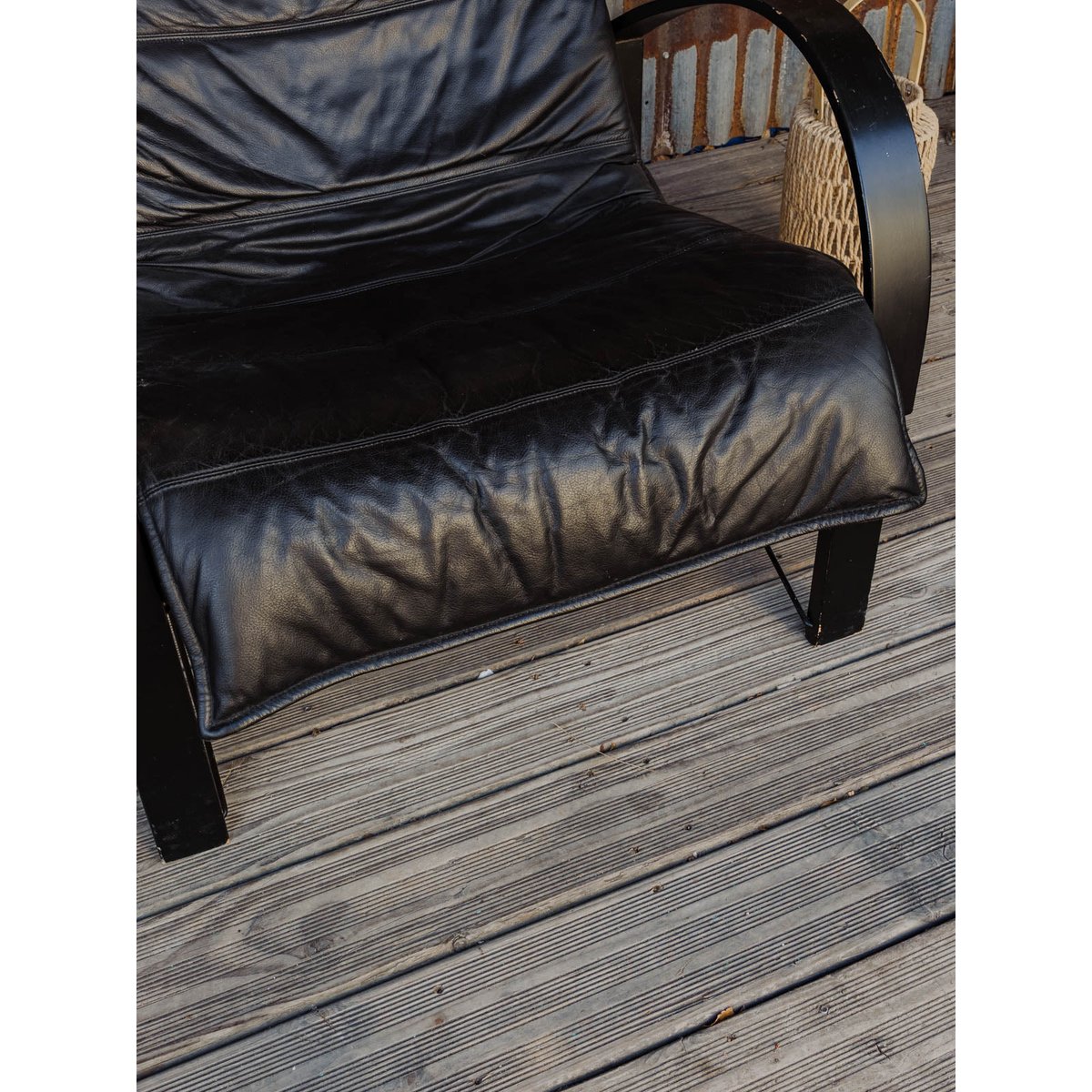Fauteuil en bois et cuir noir Jakob N°1426 - Bon état noir, DEBONGOUT
