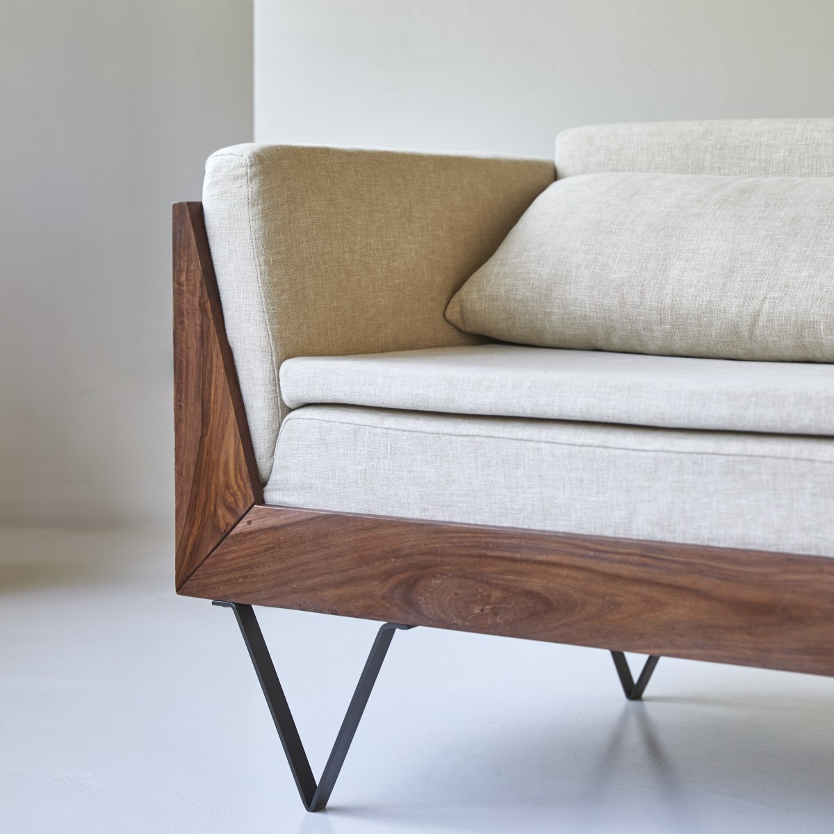 Canapé droit en Tissu massif, METRIC beige, TIKAMOON
