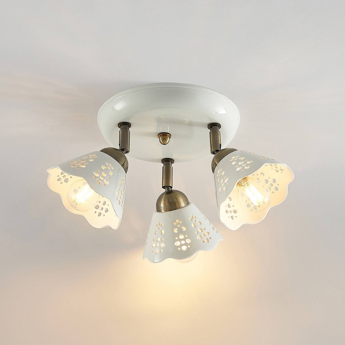 Spot en céramique traditionnel, Efgenia blanc, bronze, LINDBY