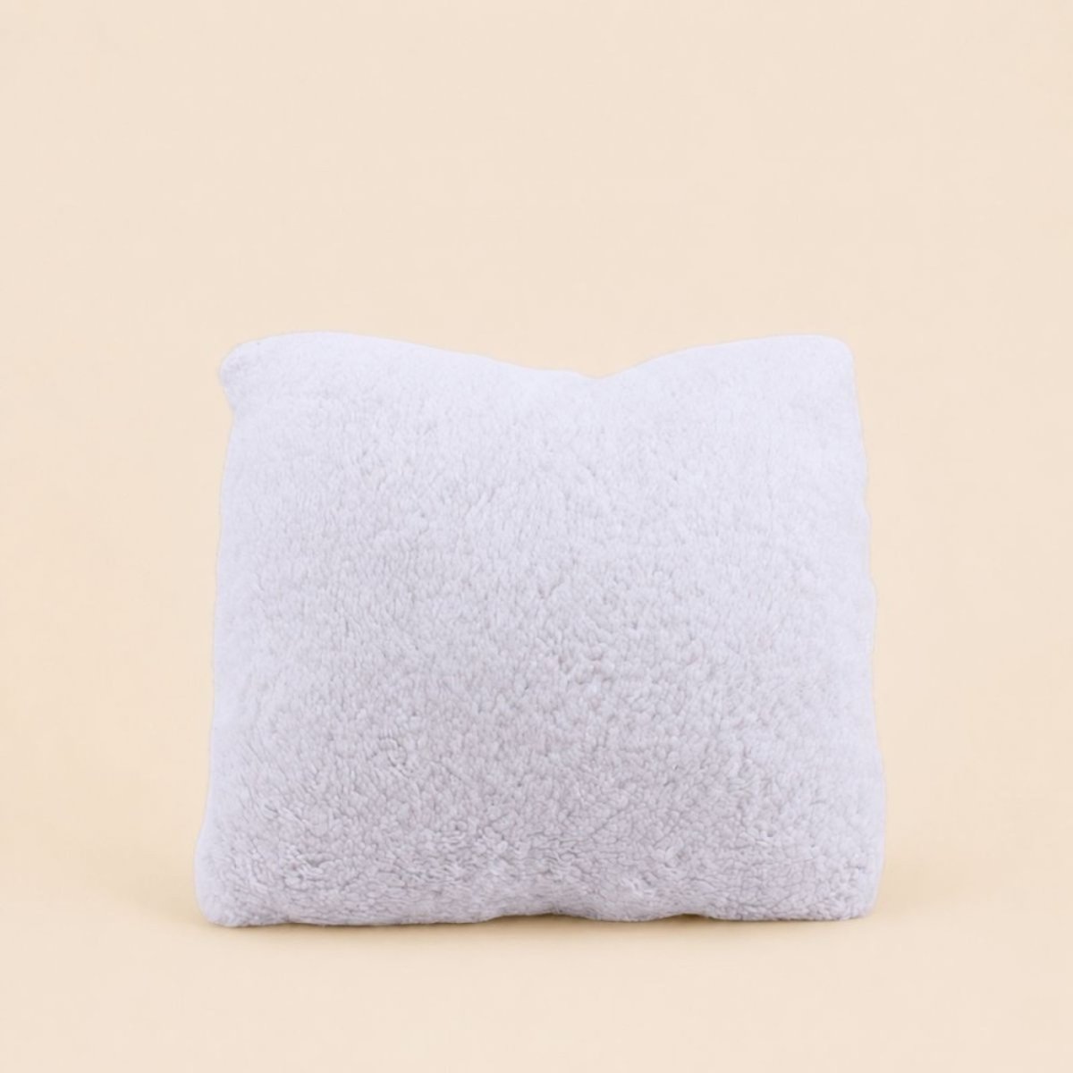 Coussin duvet motif peau de bête 40x40cm beige, ORNAMI