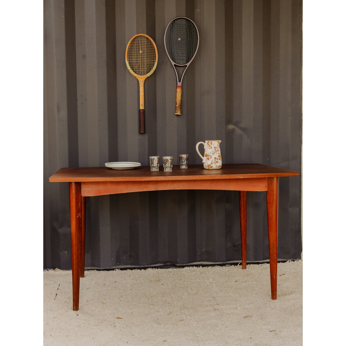 Table à manger en teck Karla N°1245 - Bon état bois foncé, DEBONGOUT