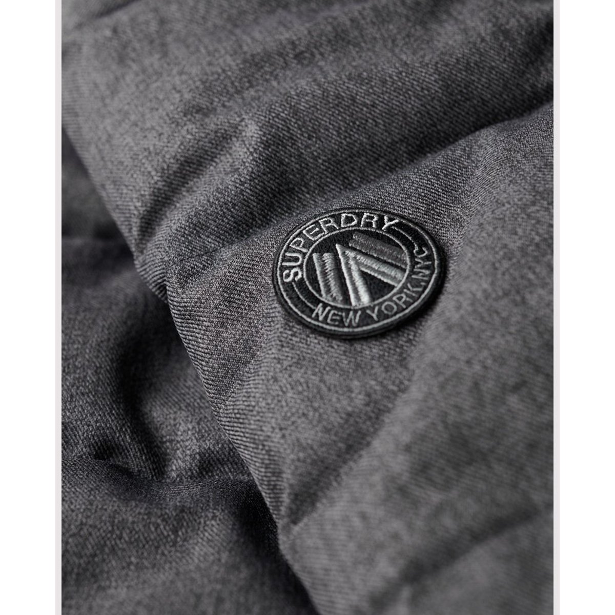 Manteau rembourré à chevrons City chevron gris, SUPERDRY