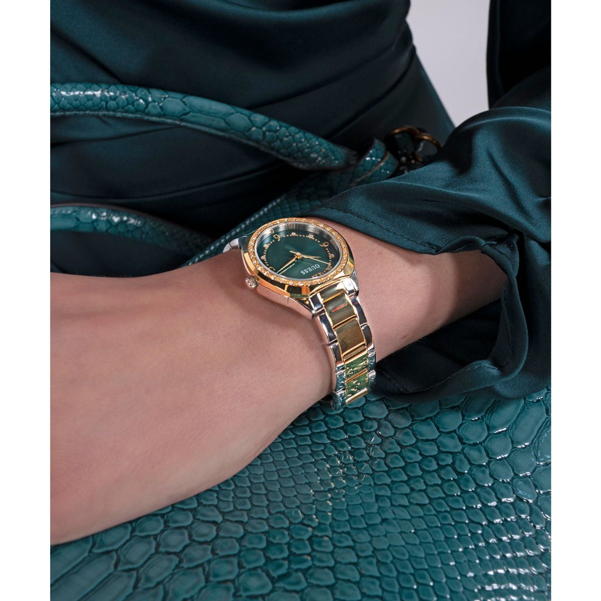Montre Analogique CHARLOTTE argenté vert argenté, GUESS