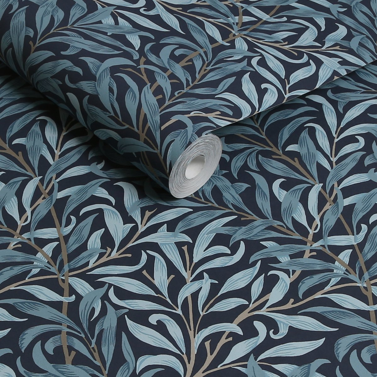 Papier peint Feuillage de saule du soir bleu sur fond bleu profond, WILLIAM MORRIS AT HOME