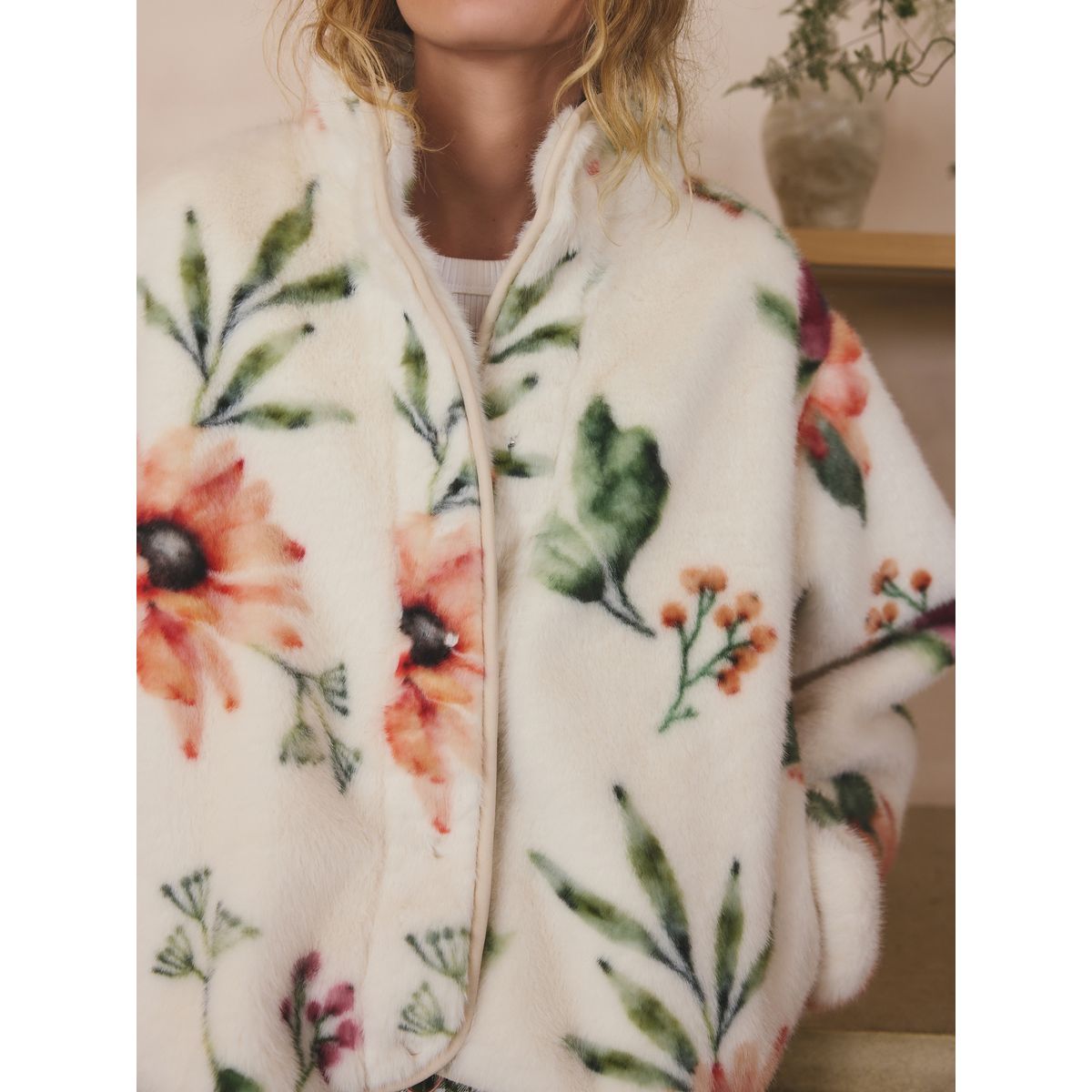 Polaire en imitation fourrure n.premium écru à imprimé fleurs, NEXT