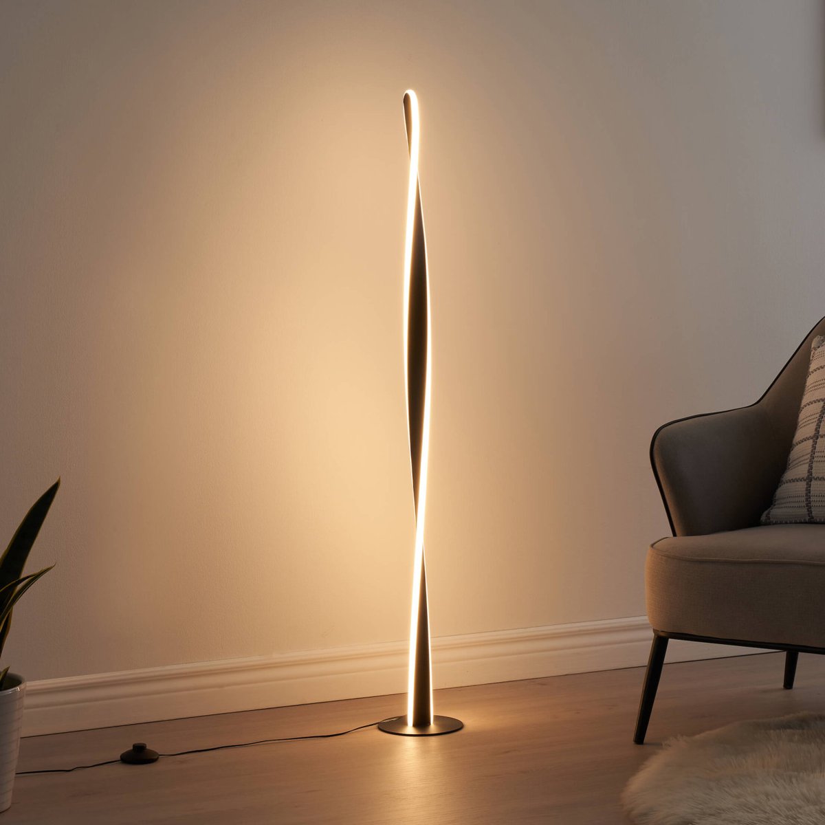 Lampadaire Design avec Torsade Unique – MAZEN noir, KOSILUM