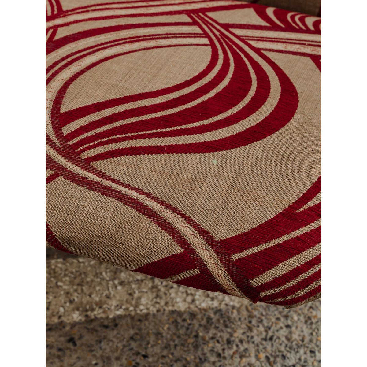 Fauteuil scandinave en bois et tissu à motifs Ernest N°988 - Bon état bois foncé, DEBONGOUT