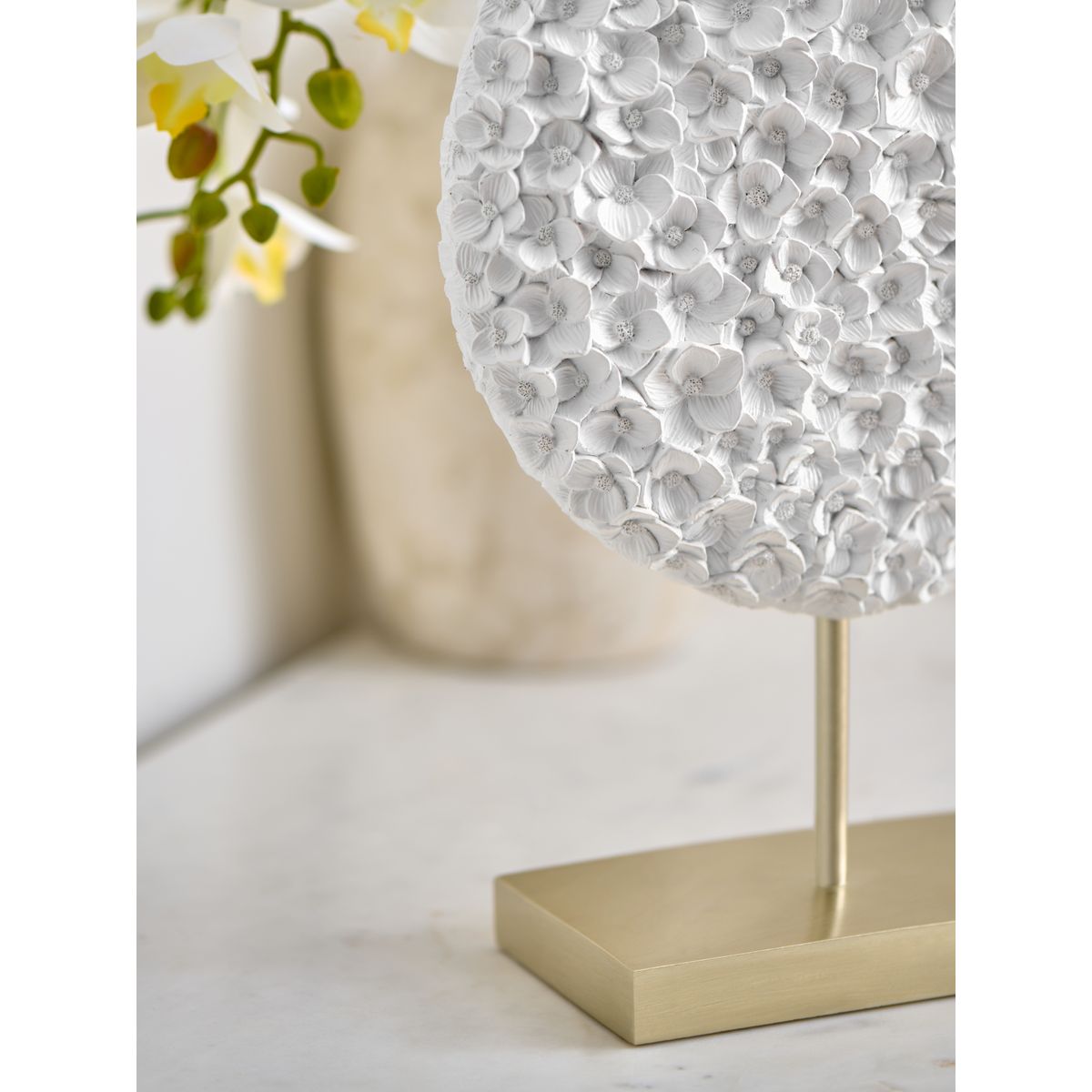 Ornement disque en céramique hortensia blanc, NEXT