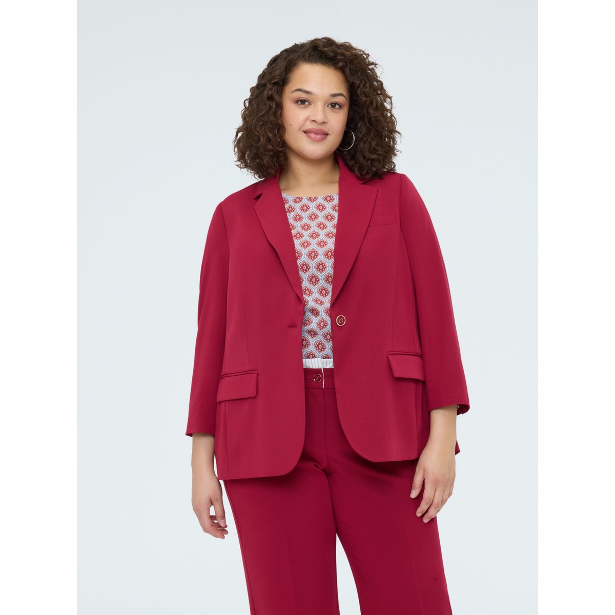 Revers classiques, fermeture simple boutonnage avec un bouton et poches burgundy, FIORELLA RUBINO