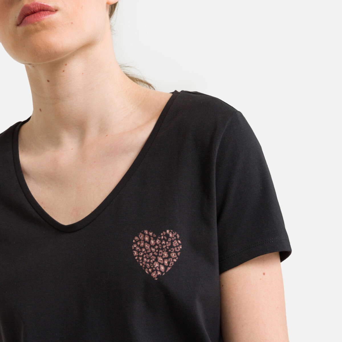 T-shirt met V-hals en motief vooraan 90006527, PIECES