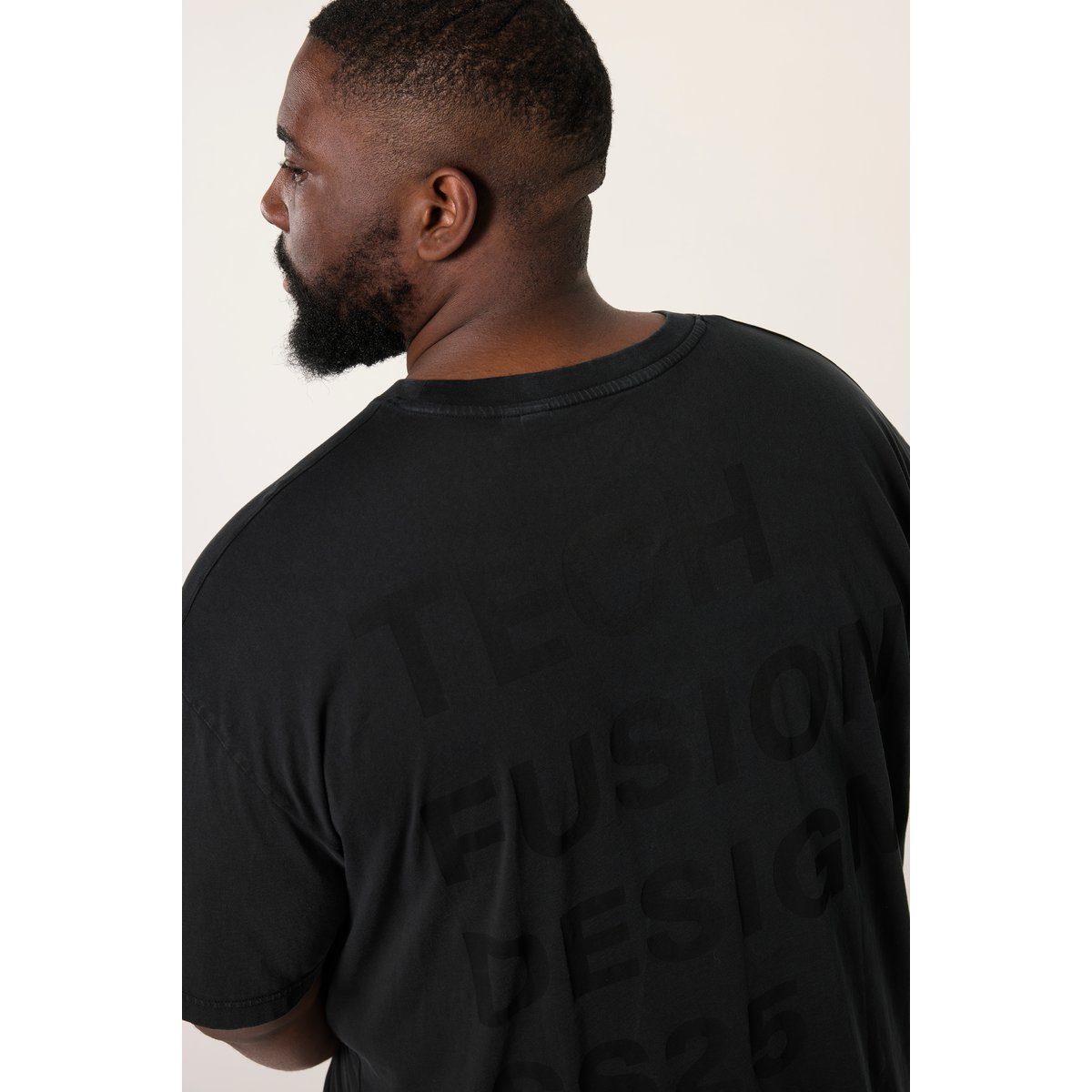 T-shirt noir, STHUGE