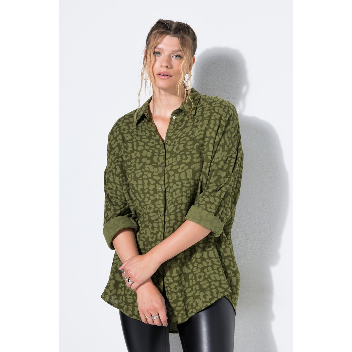 Chemisier en mousseline, coupe oversize kaki foncé, STUDIO UNTOLD