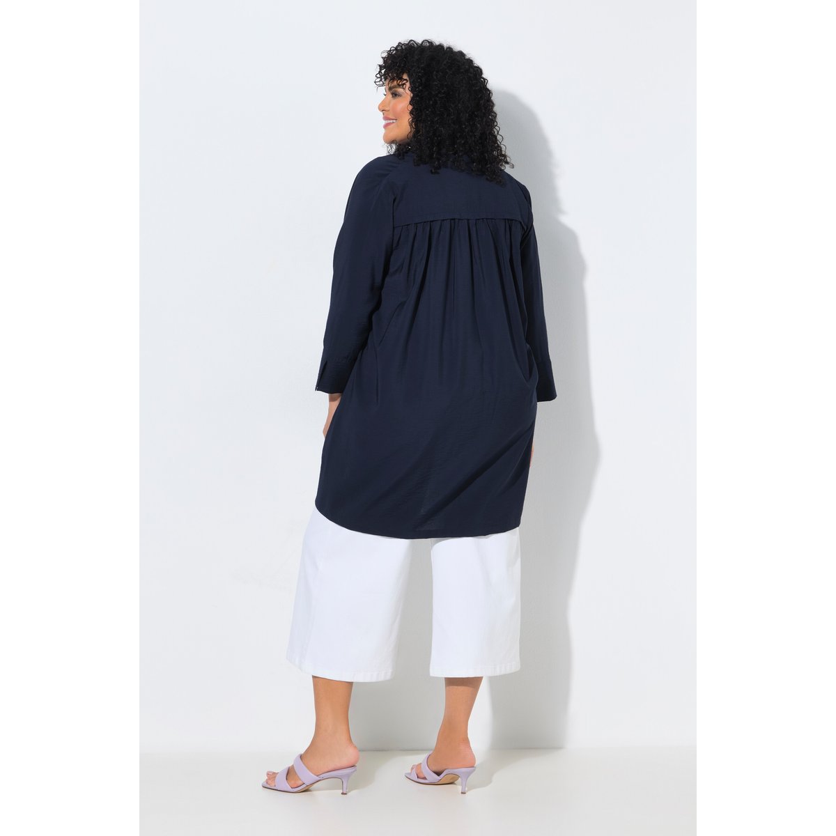 Veste à bouton-pression. Décolleté marine, ULLA POPKEN