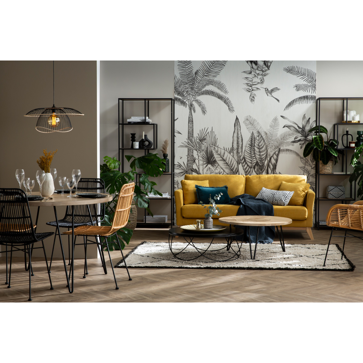 Table basse ronde gravée bois manguier massif et métal noir D80 cm VIBES naturel, MILIBOO