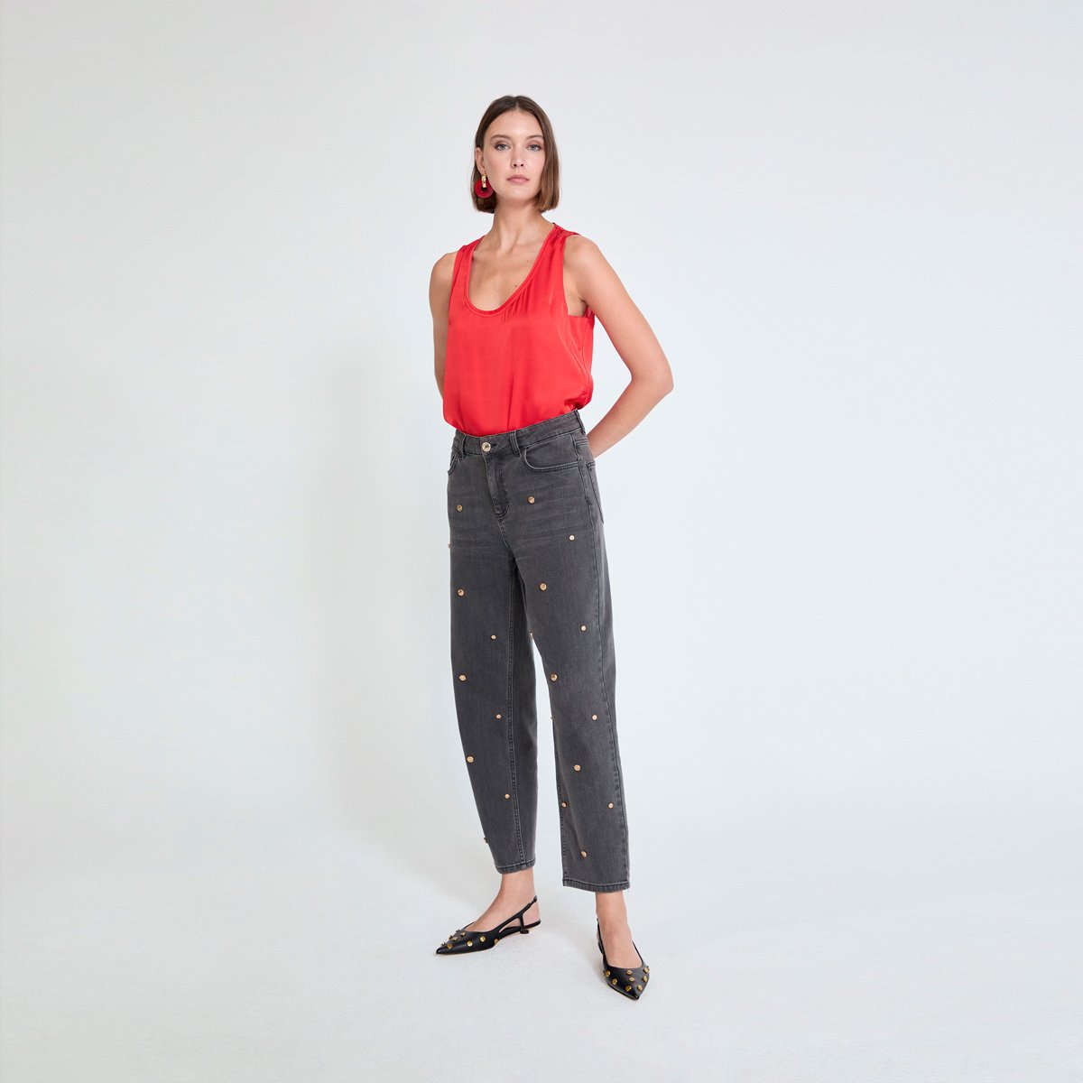 Jean droit  à détails cloutés gris, LOLA CASADEMUNT