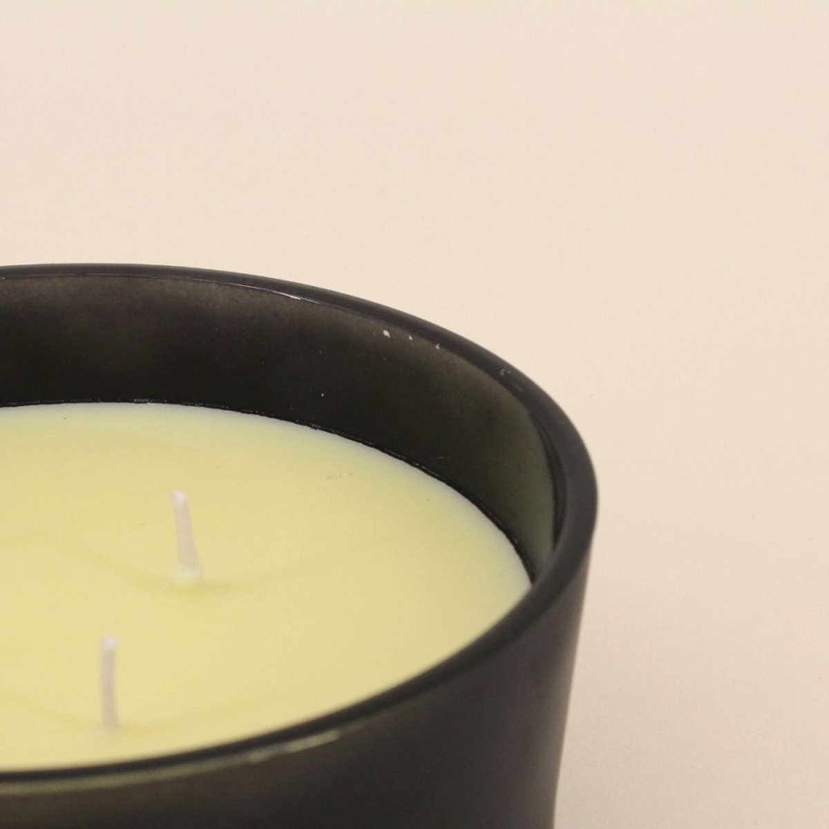 Bougie parfumée en cire de soja 4 mèches " feu de joie" 380g noir, ORNAMI