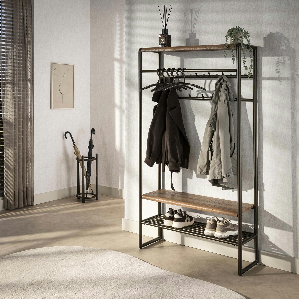 Vestiaire d'entrée vintage finition bronze 11 crochets HELSINKI bois naturel, PIER IMPORT