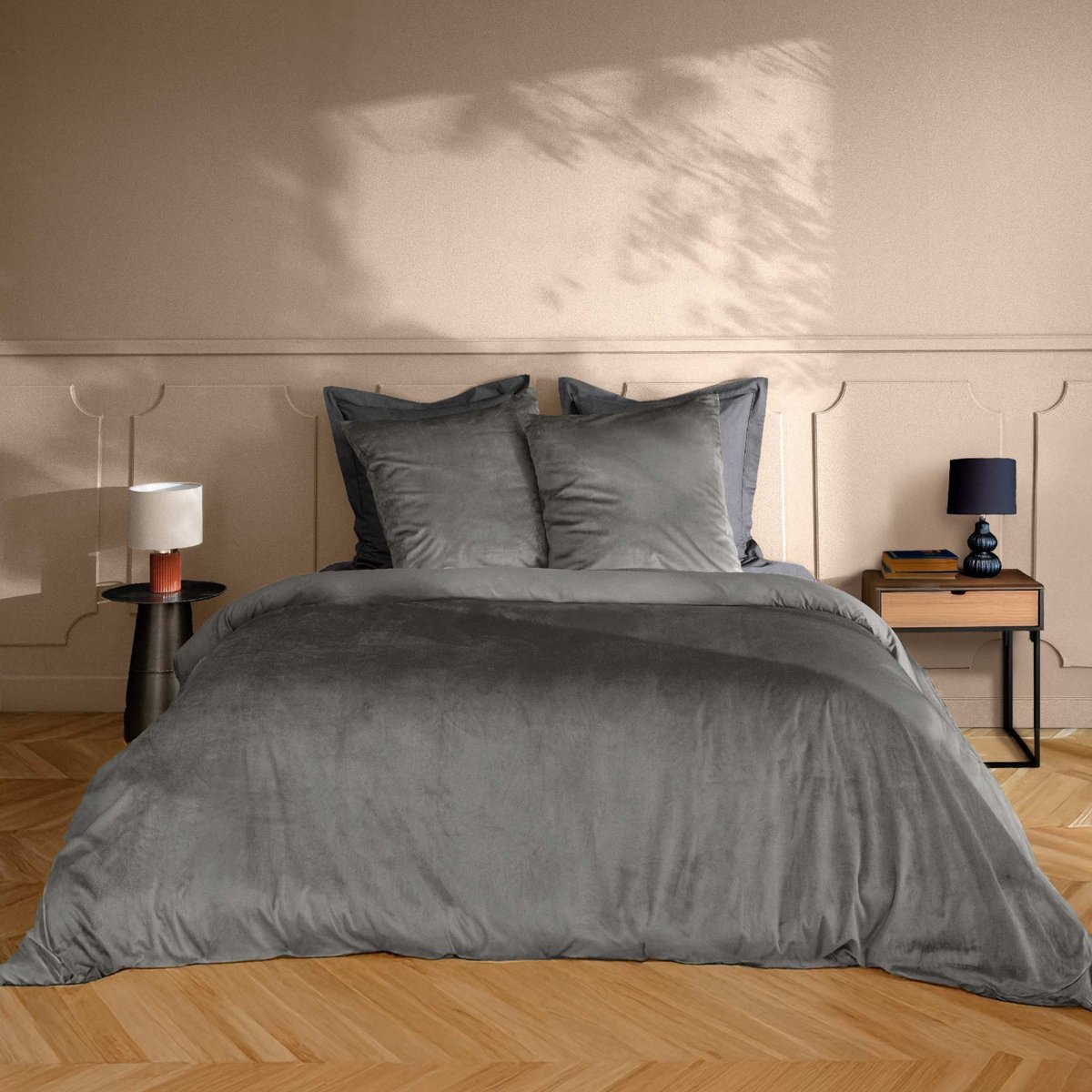 Parure de lit en velours uni gris anthracite, DOUCEUR D'INTÉRIEUR