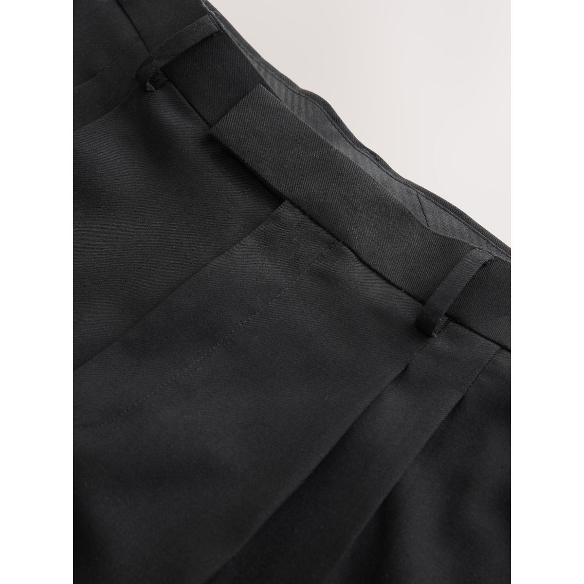 Pantalon plissé décontracté noir, NEXT