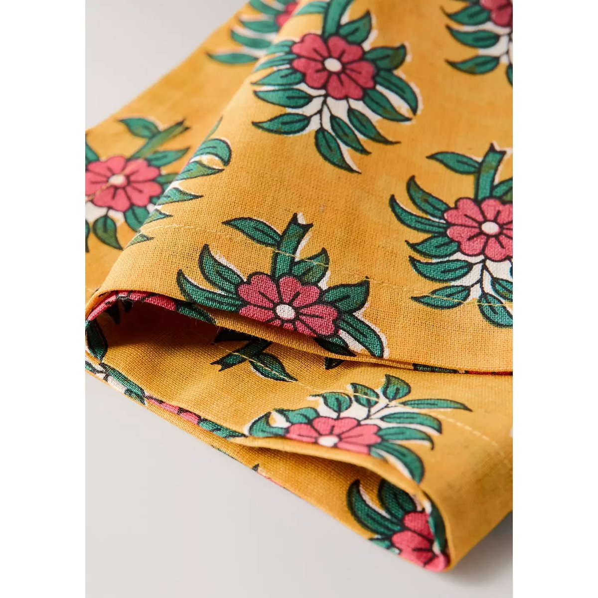Serviettes en coton et lin à rayures et fleurs jaune, MANGO HOME